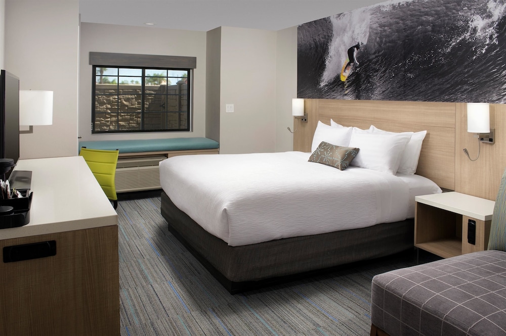 SUITE, KING BED, SOFA, LARGE