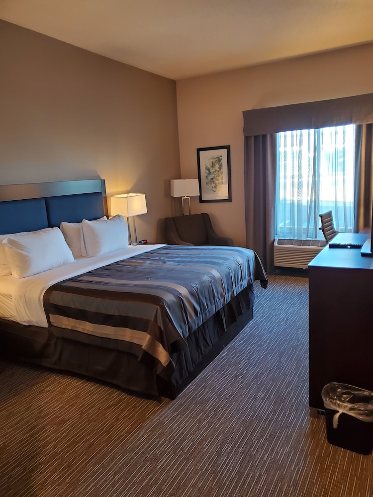 Wingate By Wyndham Christiansburg 8/32