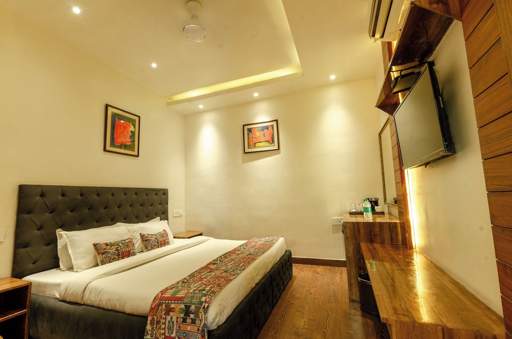 Jullundur Hotel 13/49