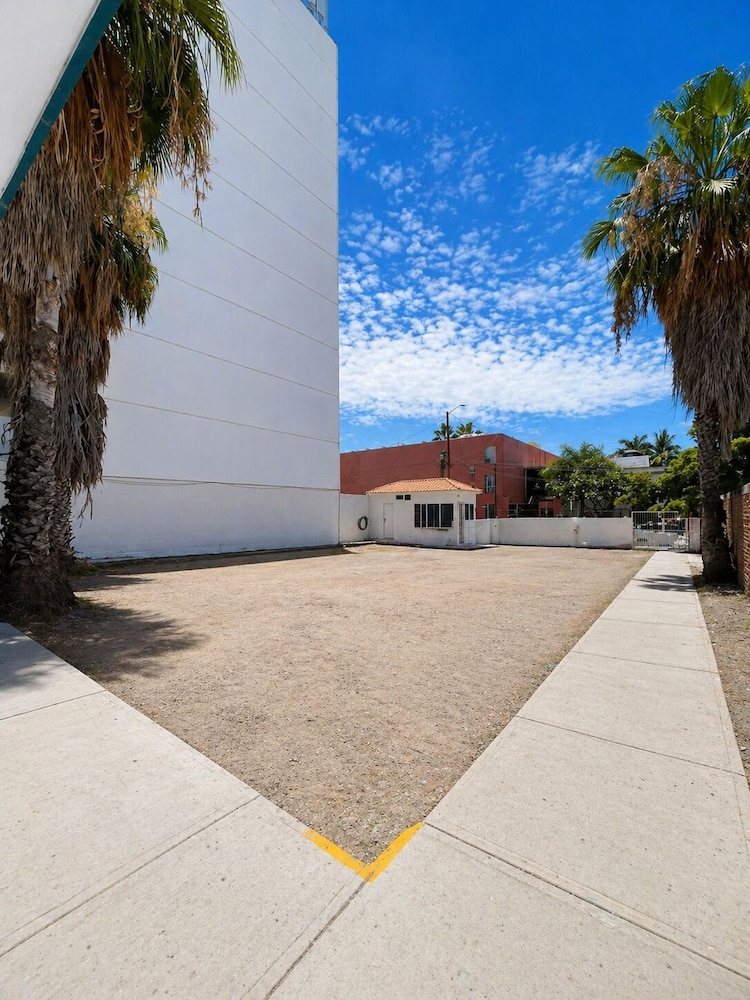 Zona Dorada Inn 41/50
