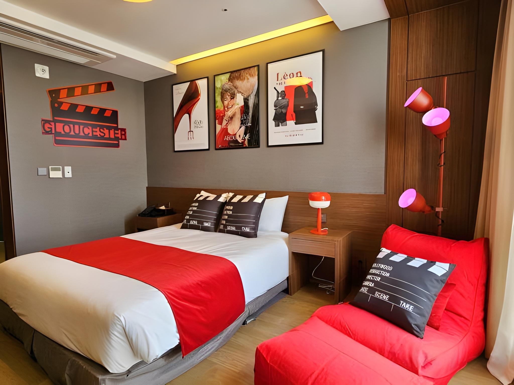 Cinema, King Bed