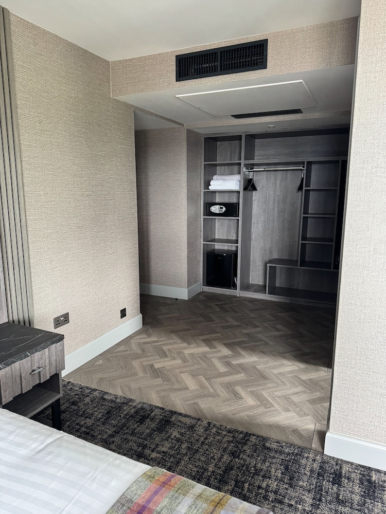 The Knowes Hotel 28/31