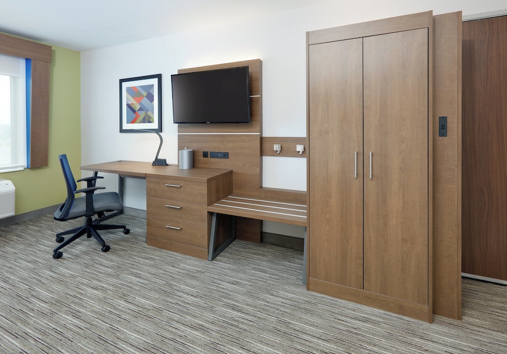 Holiday Inn Express Hotel & Suites San Antonio Nw Near Seaworld 64/76