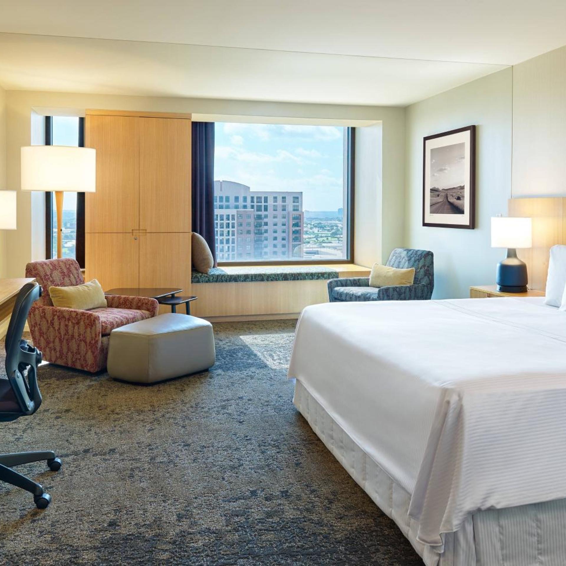 Guest Room, Deluxe, King Bed