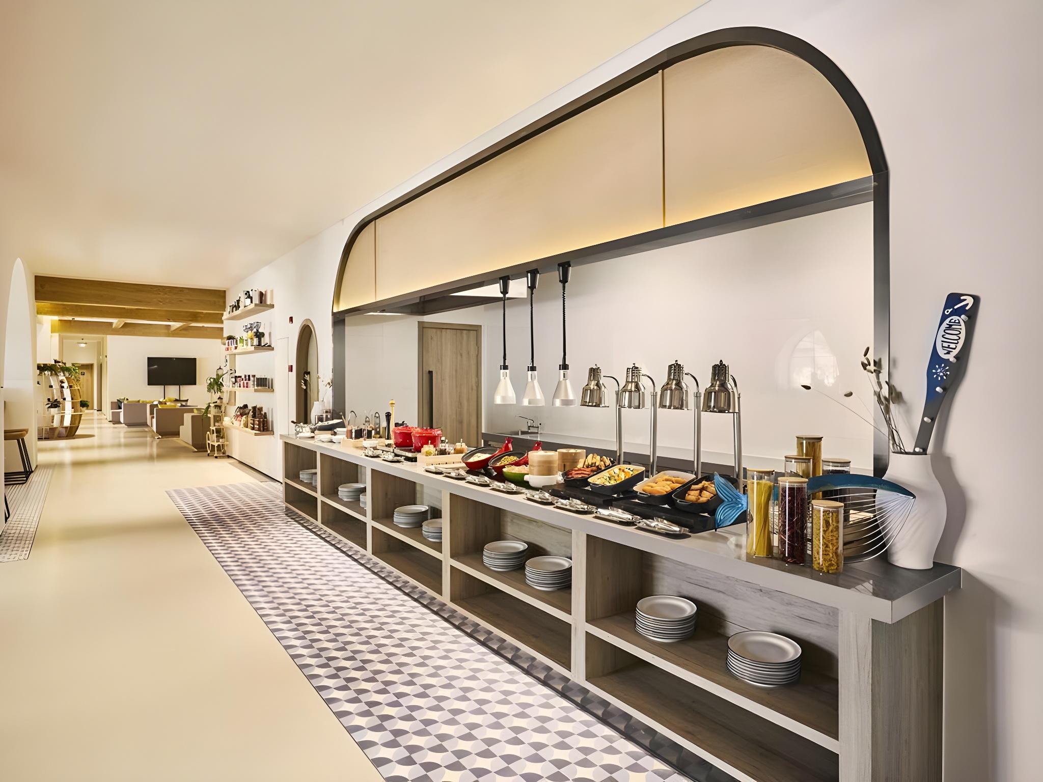 O.Live Social Hotel (Shanghai Xinzhuang Metro Station) 31/39