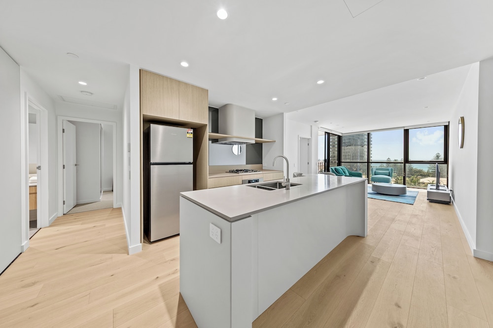 Yves Mermaid Beach Apartments by CLLIX 5/50