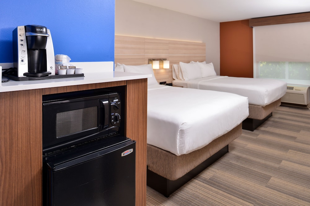 Holiday Inn Express Suites Cincinnati Mason 18/49
