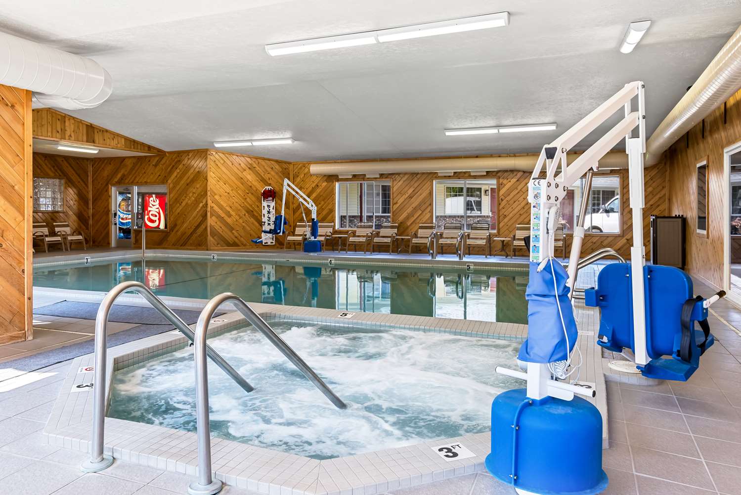 Best Western Of Harbor Springs 20/35