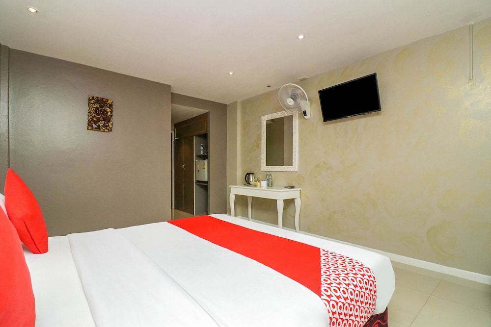 NATURAL BEACH HOTEL AND BAAN SILA 20/59