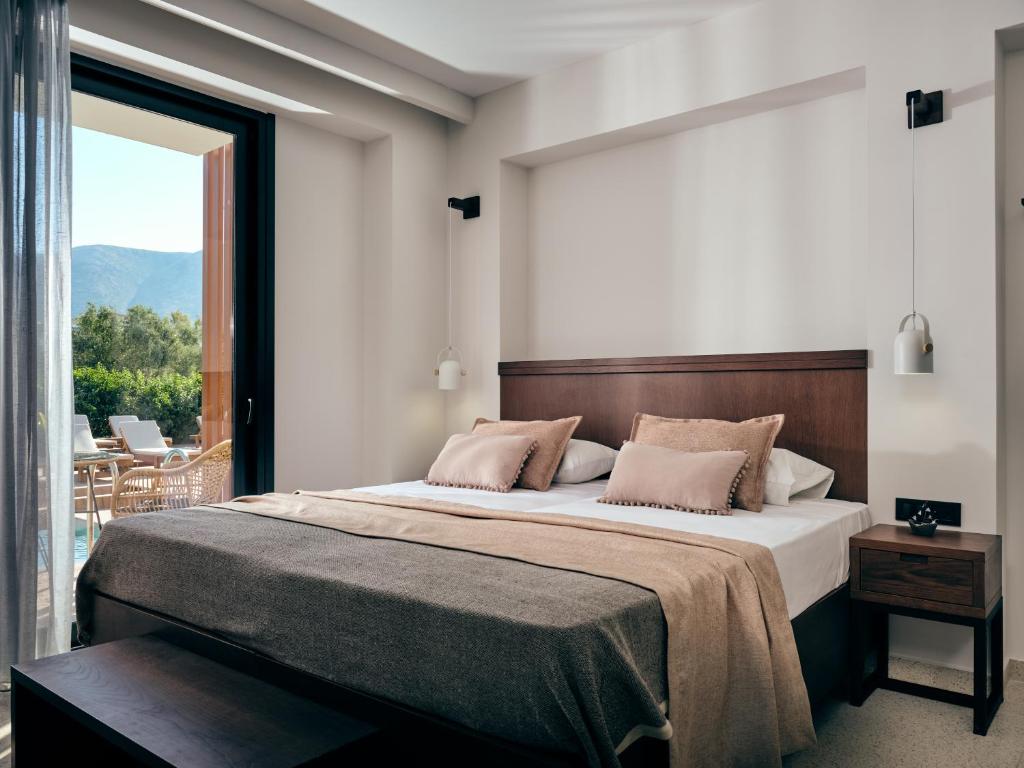 TWIN/DOUBLE ROOM POOL ACCESS