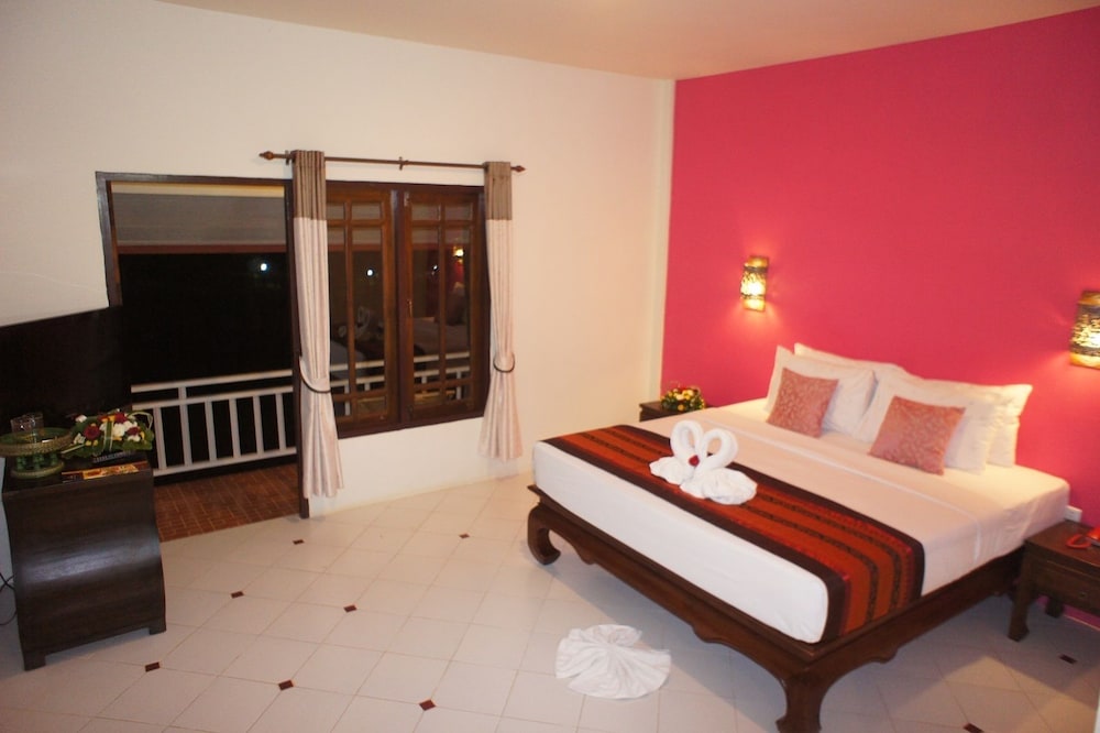 POONYAMANTRA RESORT 25/75