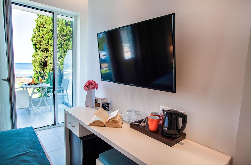 Acrotel Lily Ann Boutique Hotel 70/70