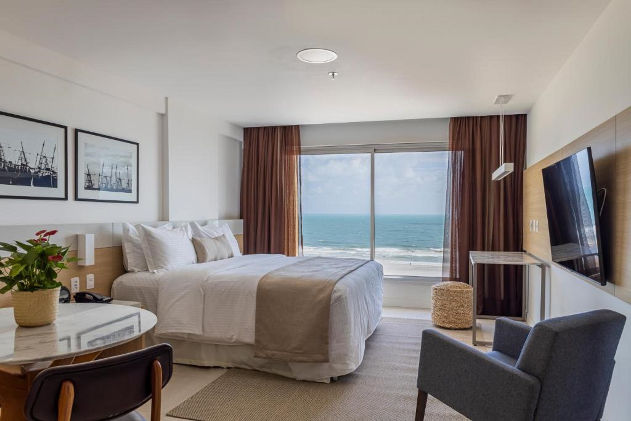 Plus, Single, Sea Front