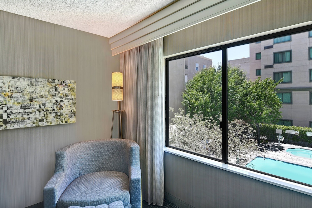 Courtyard By Marriott Old Pasadena 24/41
