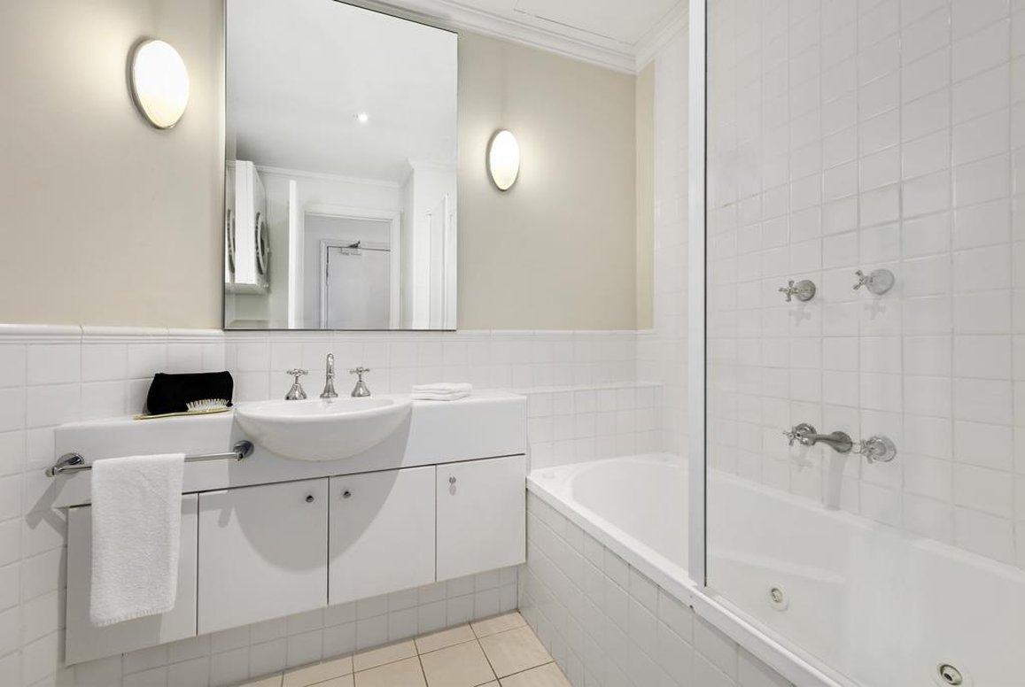 Comfort Apartments Melbourne Central 17/18