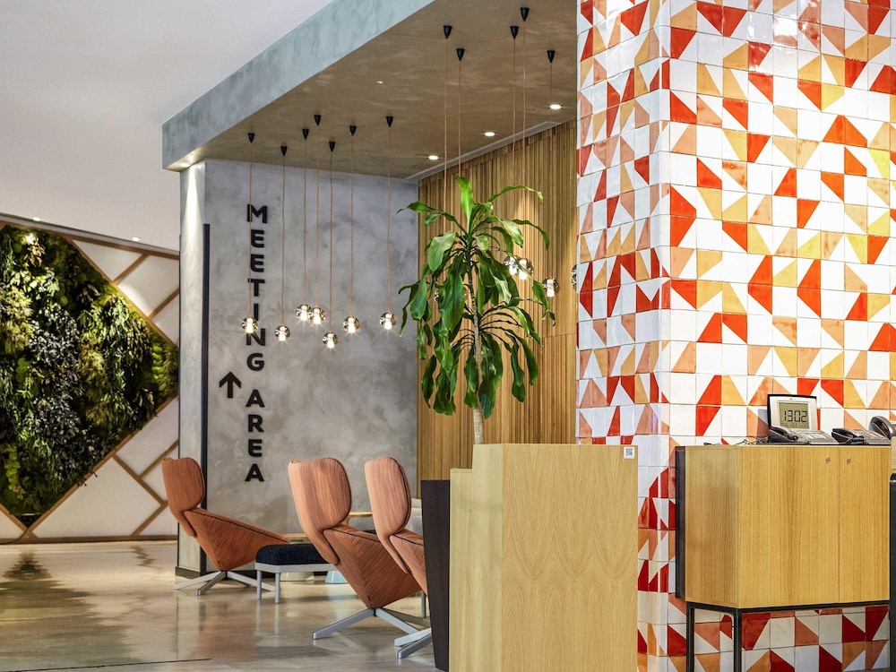 Novotel Sevilla 8/77