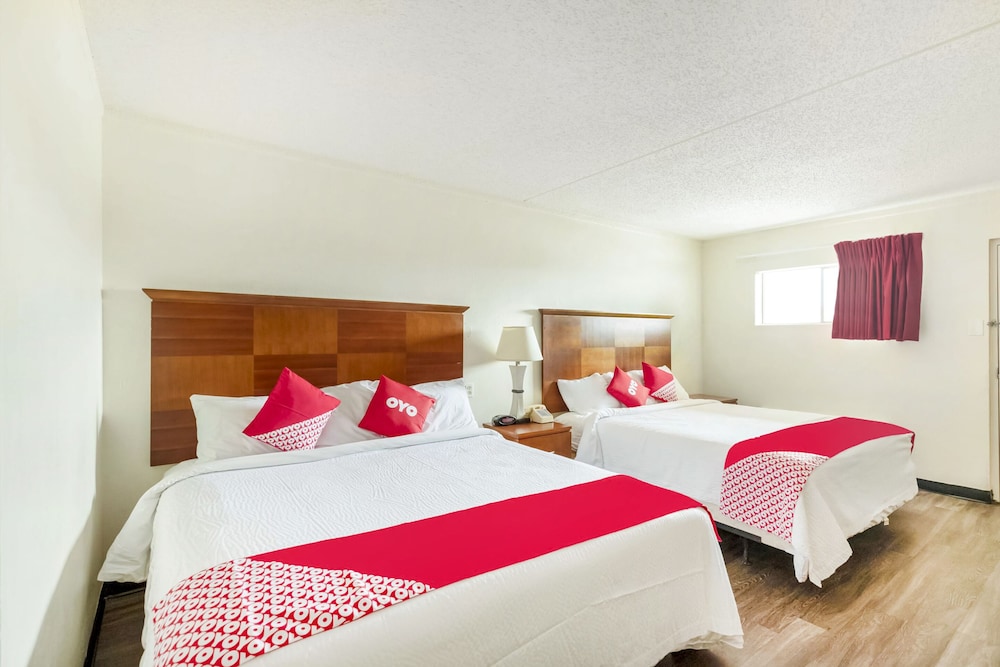 Oyo Hotel San Antonio Lackland AFB/Seaworld Hwy 90 W 28/52