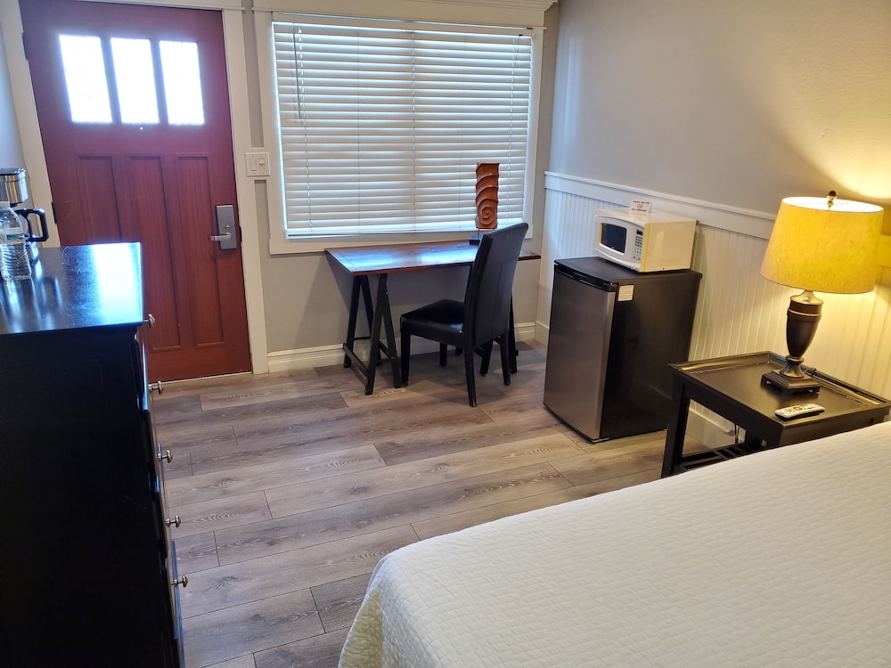 Coronado Inn 38/43