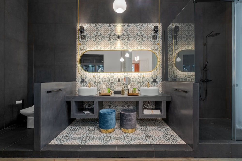 2Mazi Suites 42/47