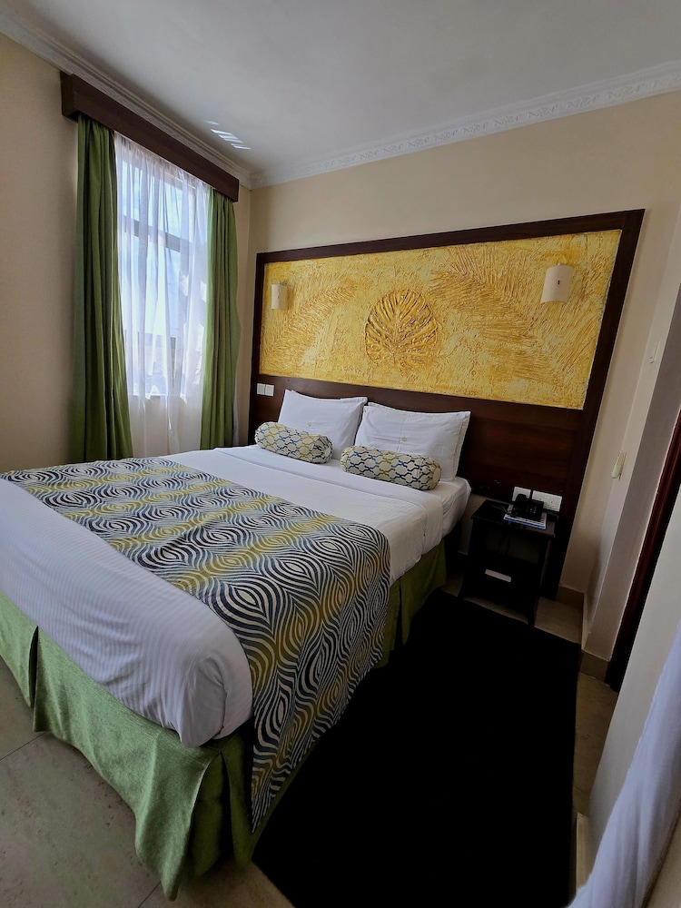 Vittoria Suites 24/50