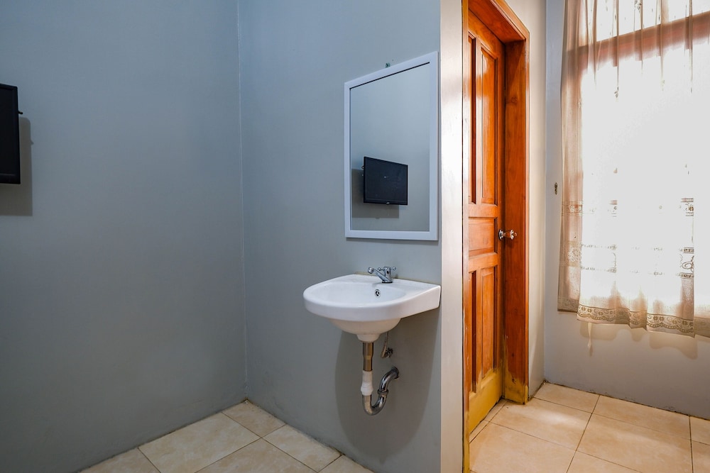 OYO 2737 D'Kost 27/37