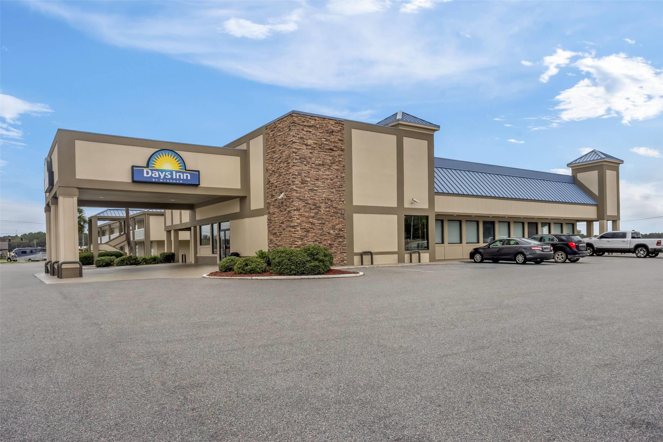Days Inn by Wyndham Adel I-75 29/38