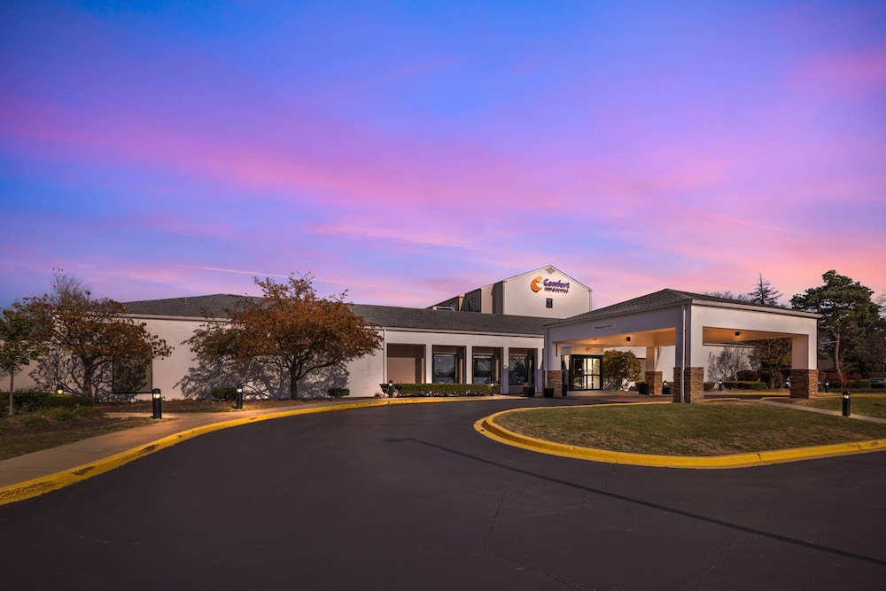 Comfort Inn and Suites Arlington Heights Wilke Rd 66/69