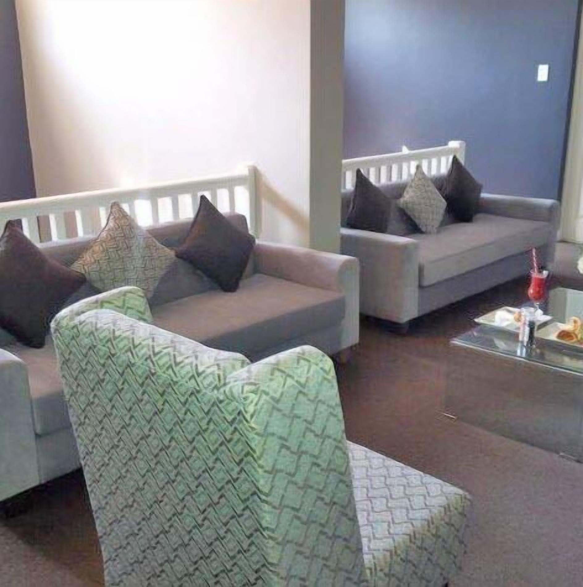 1St Class Manor B&B 18/23
