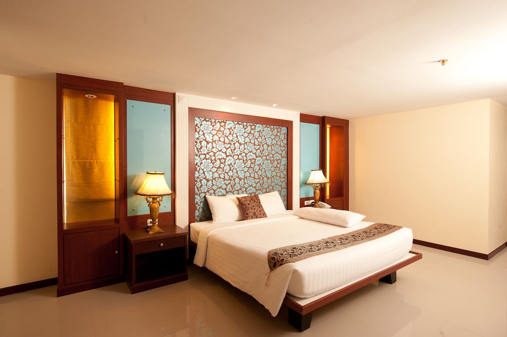 Convenient Grand Plus Hotel Suvarnabhumi 17/44