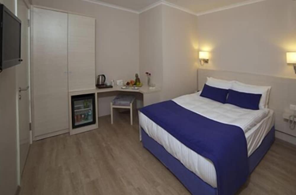 Walk In Hotel 21/44