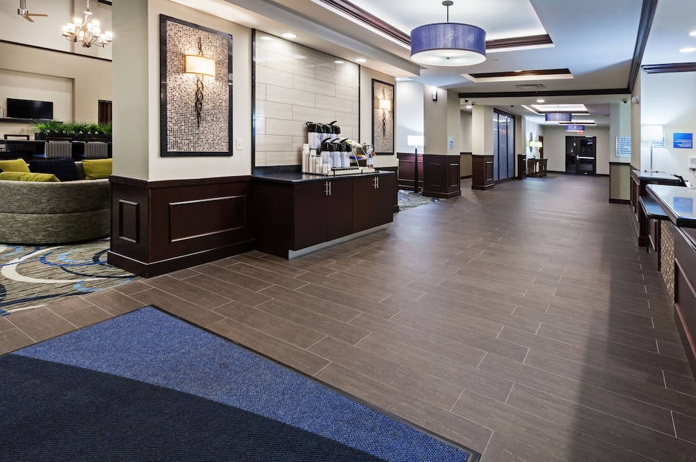 Holiday Inn Express And Suites Glenpool Tulsa South 13/52