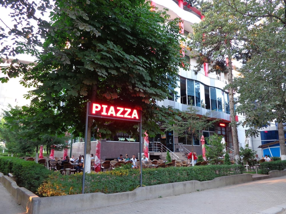 Hotel Piazza 8/50