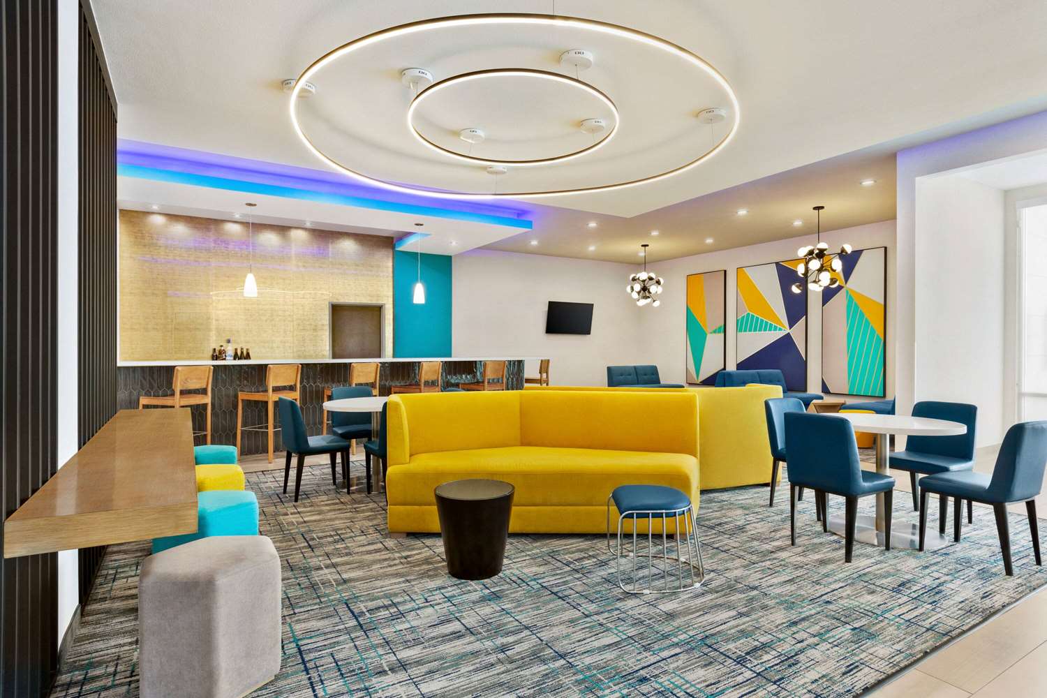La Quinta Inn and Suites by Wyndham Richmond-Sugarland 14/28