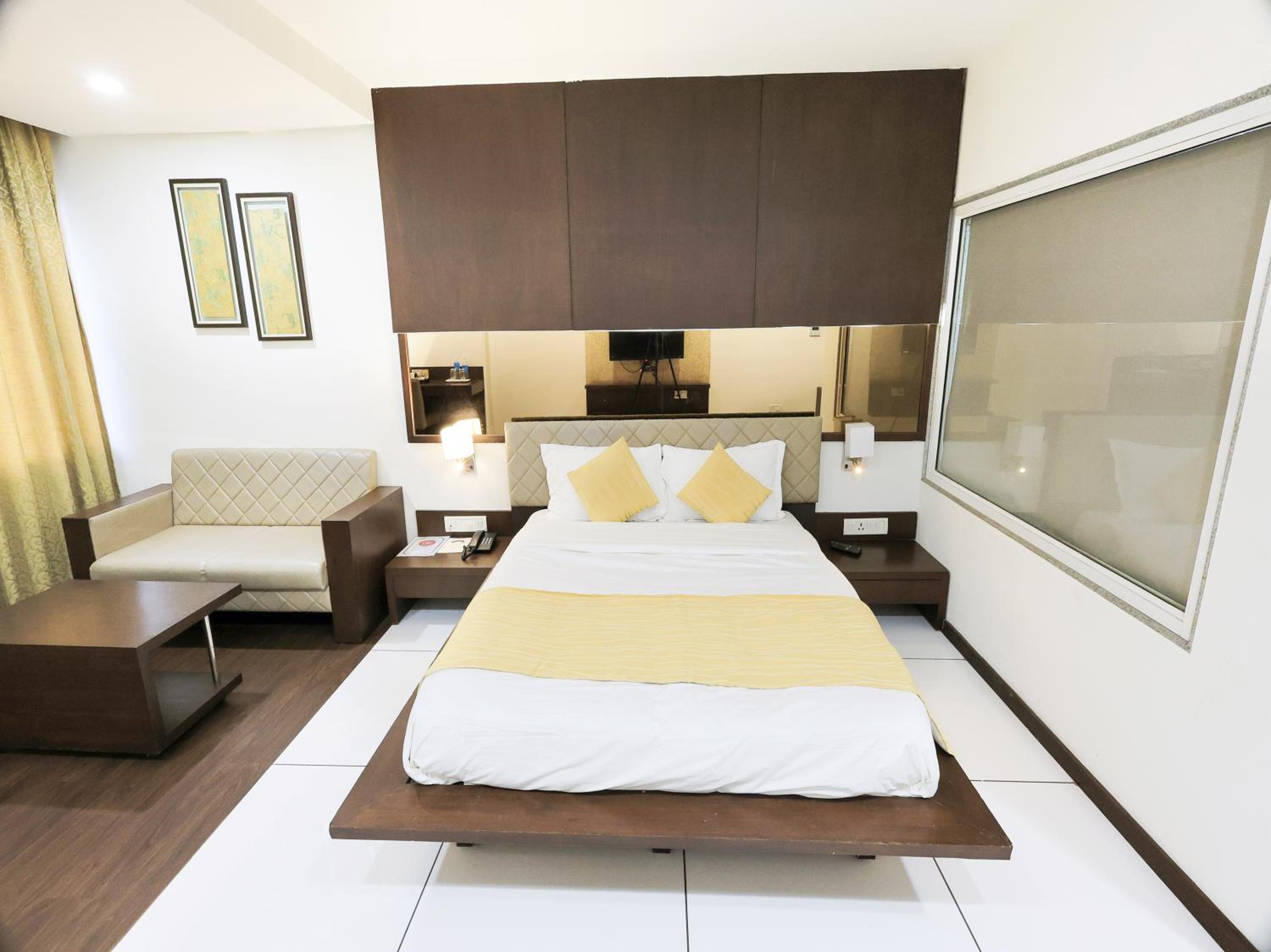 Oyo 9677 Hotel Surya 11/29