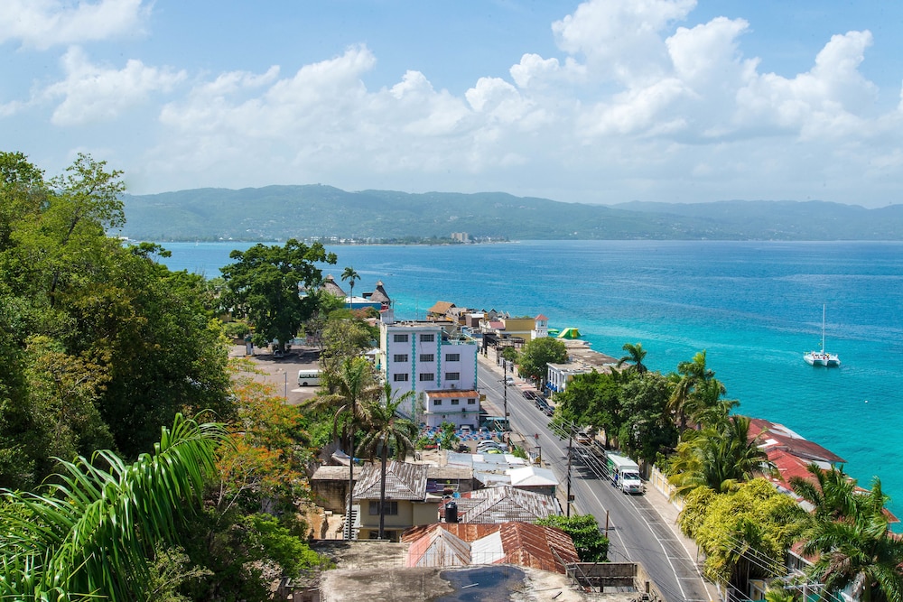 Sky View Beach Studio - Montego Bay Club 12/17