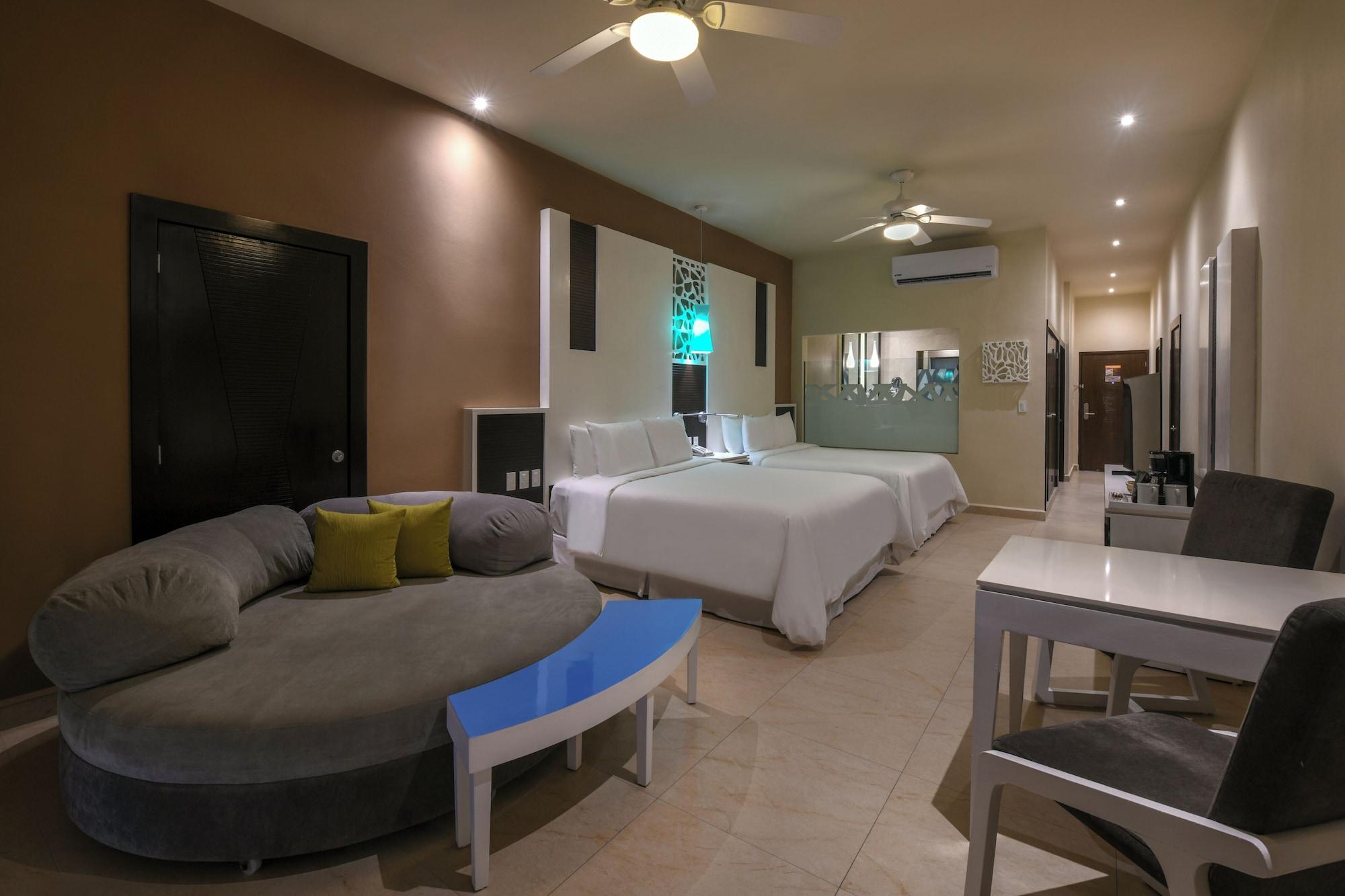Swim Up, Upper, Suite, Ocean Front