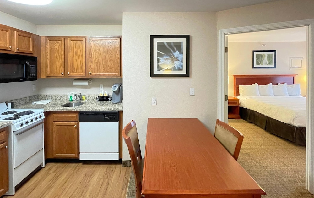 Smart Suites, an Ascend Collection Hotel 18/50