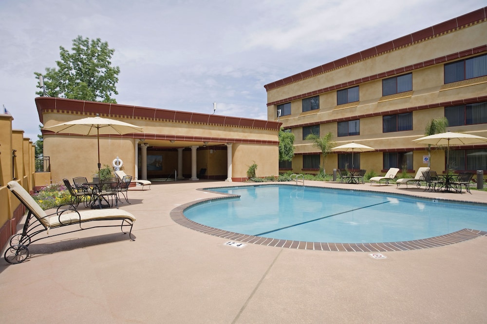Holiday Inn Sacramento Rancho Cordova 9/77