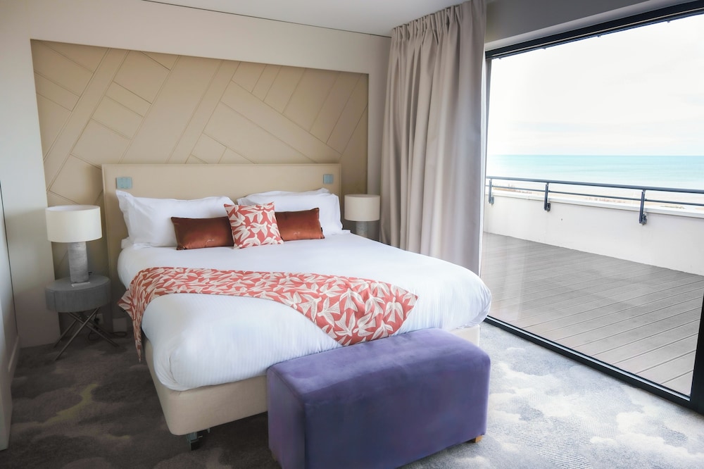 Horizon, Suite, King Bed, Sea Front, 2 Sofa