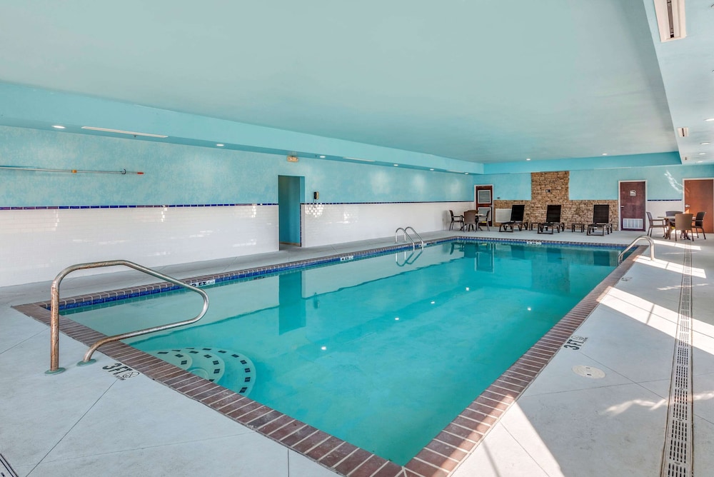 Comfort Suites West Memphis 9/35