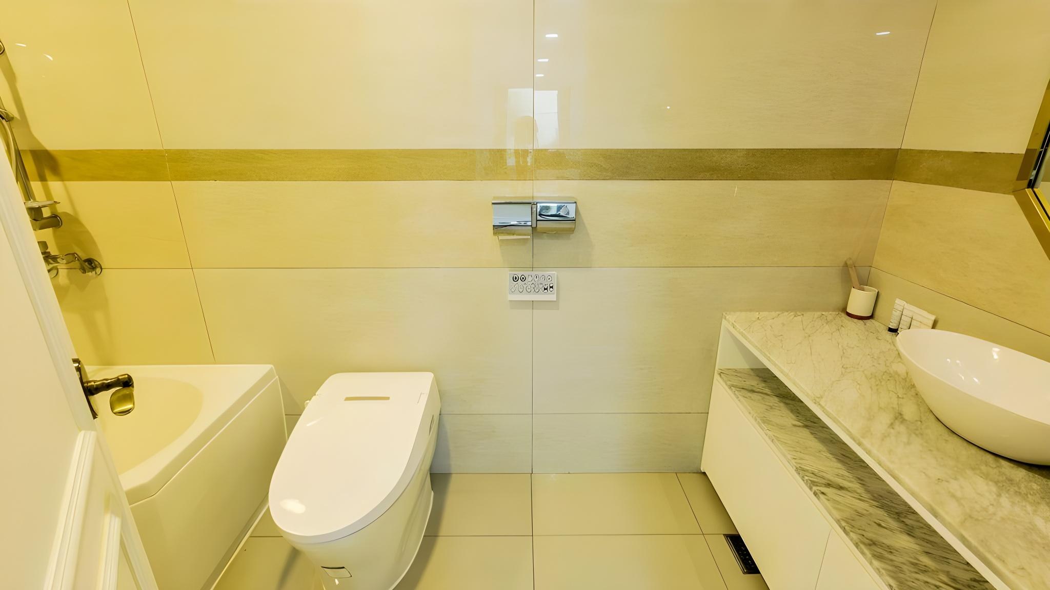 DELUXE, TRIPLE, WASHING MACHINE, BATHTUB