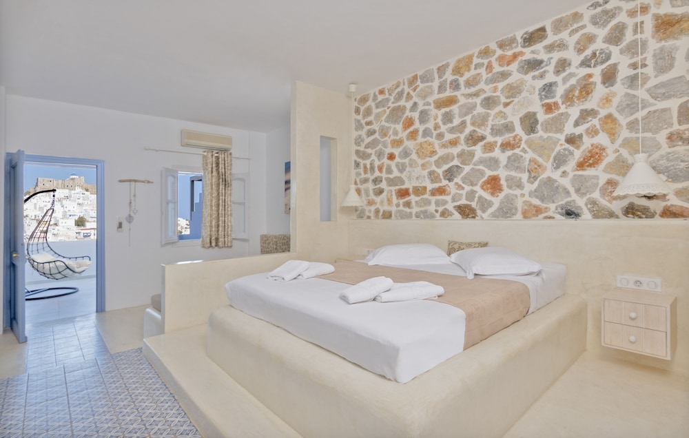 Anatoli Luxury Studios & Suites 18/50
