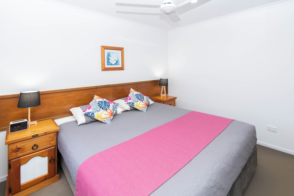 Poinciana Cottages 7/50