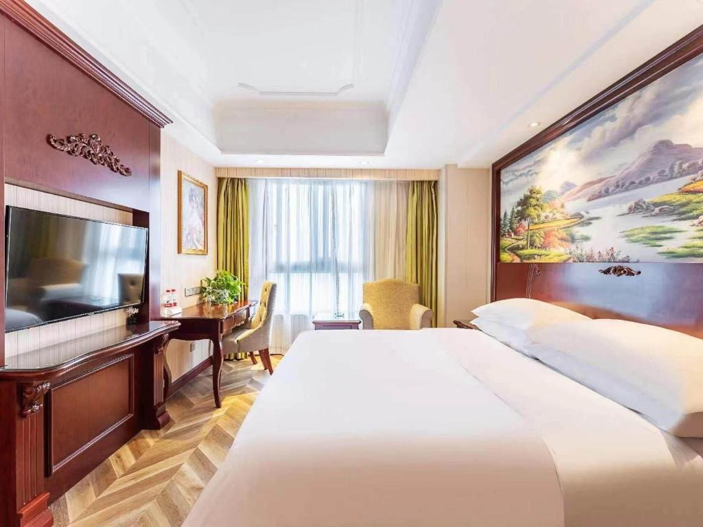 Vienna International Hotel (Shaoxing East Station Wanda) 13/38