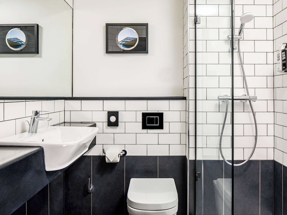 ibis Wakefield East Castleford 43/45