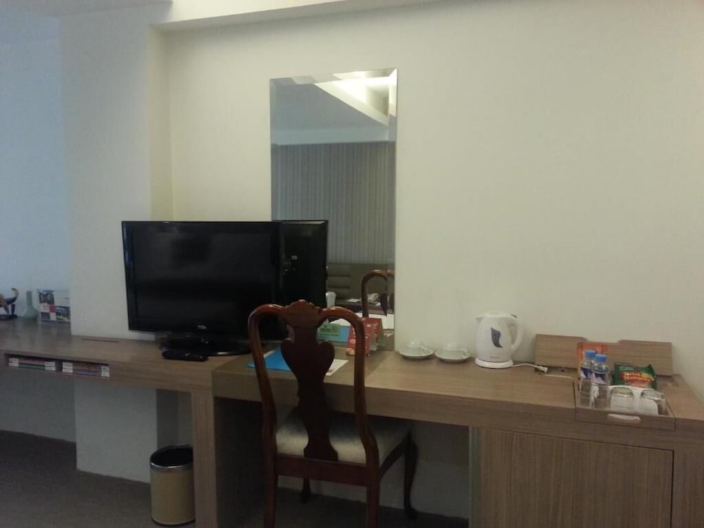 The E-Hotel Makati 49/59