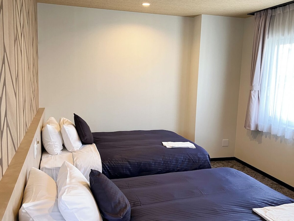 ROOM, TWIN BEDS, SMOKING
