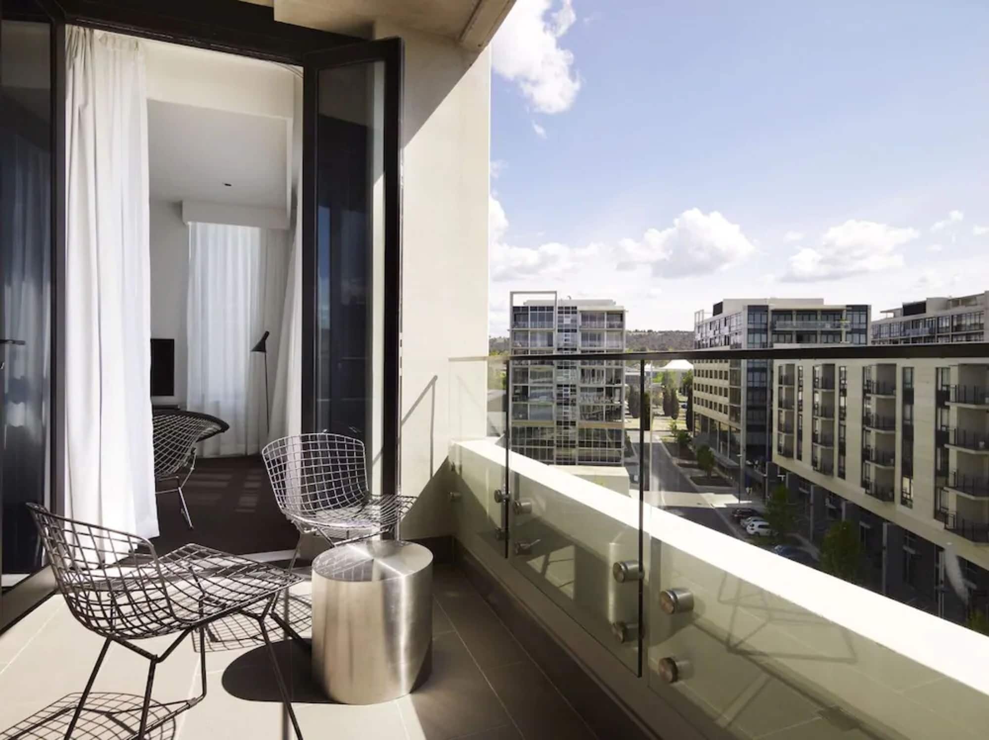 Burbury Hotel & Apartments in CANBERRA