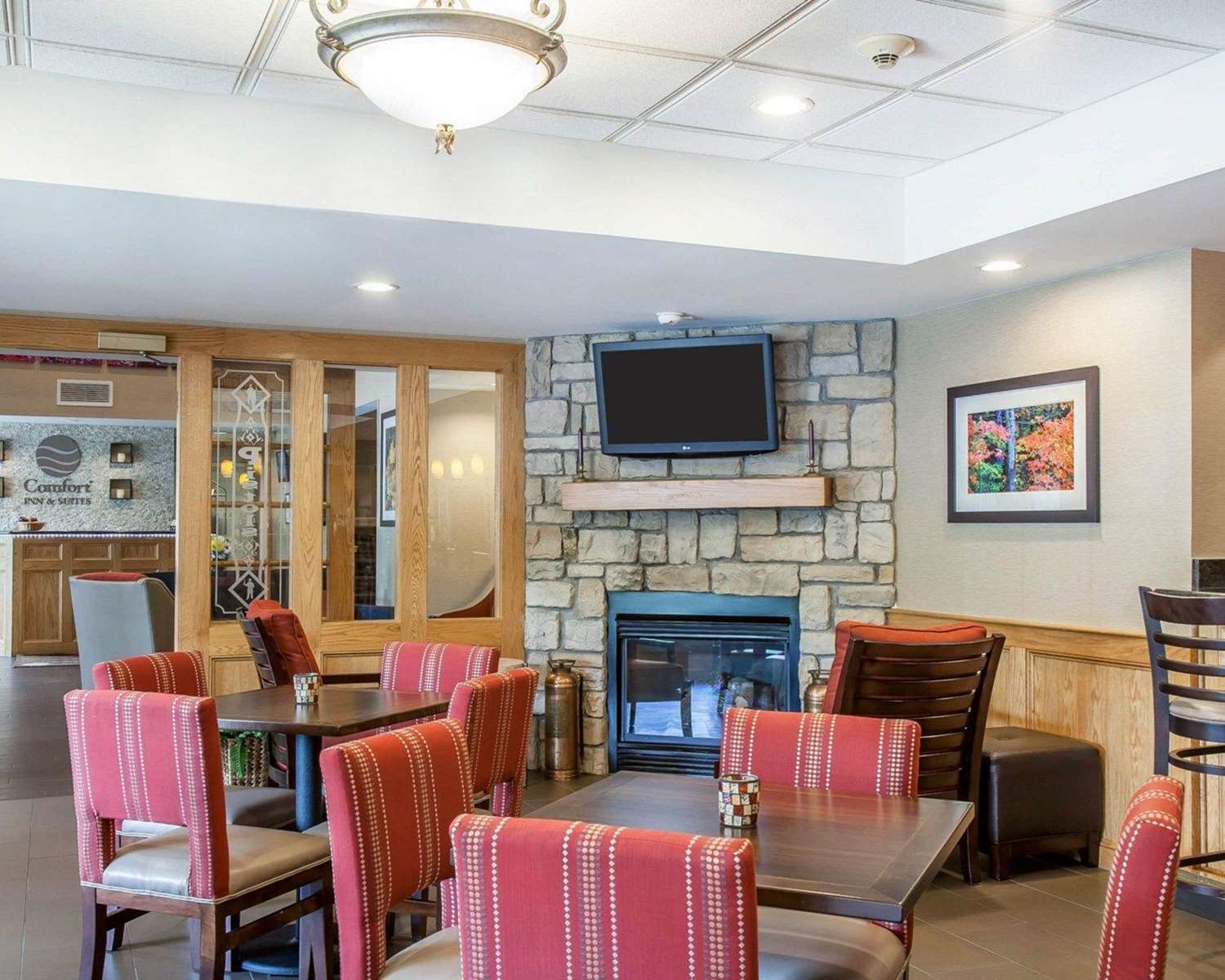 Comfort Inn & Suites Sturbridge-Brimfield 46/54