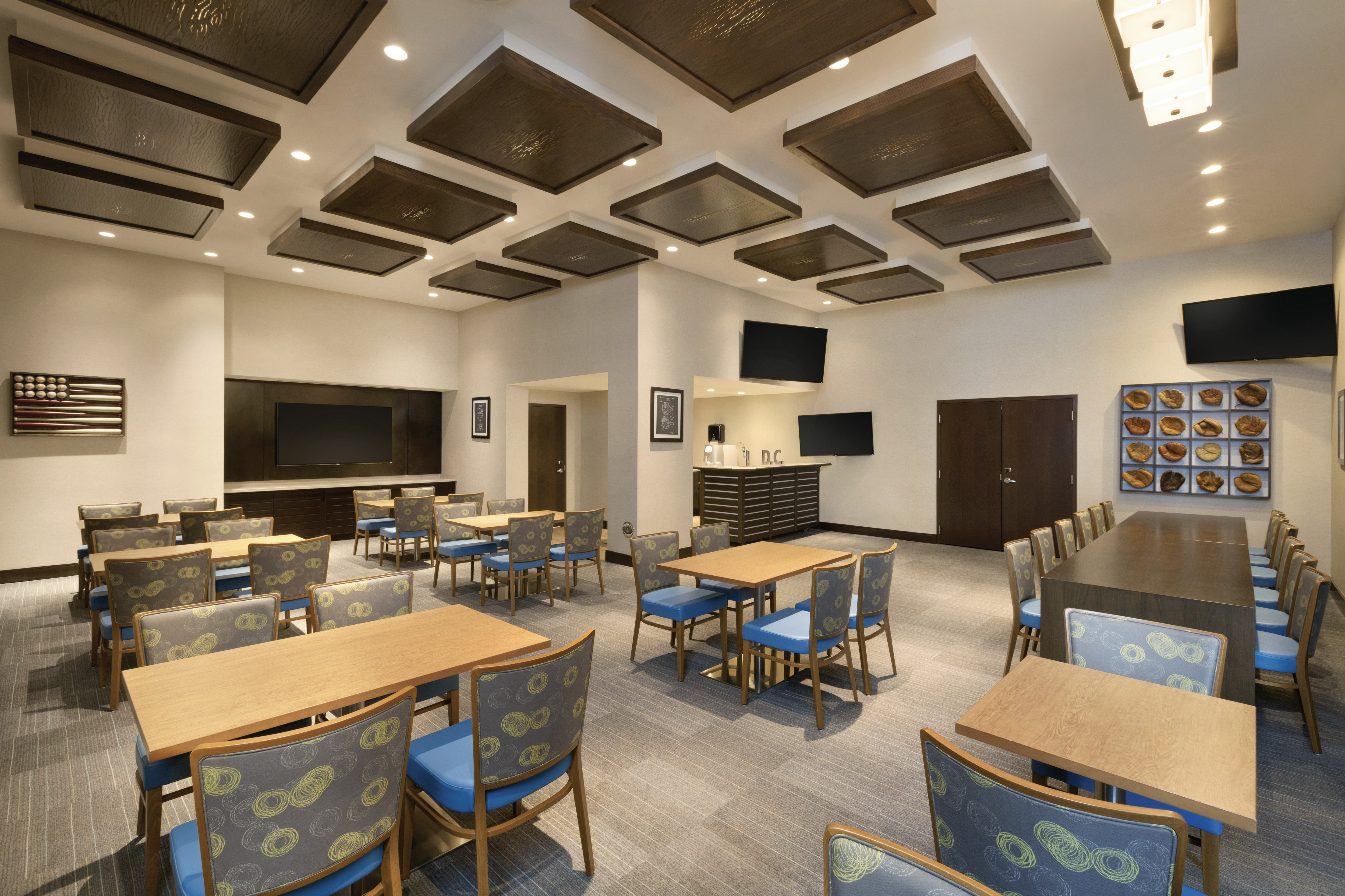 Hampton Inn and Suites Washington DC Navy Yard 45/55
